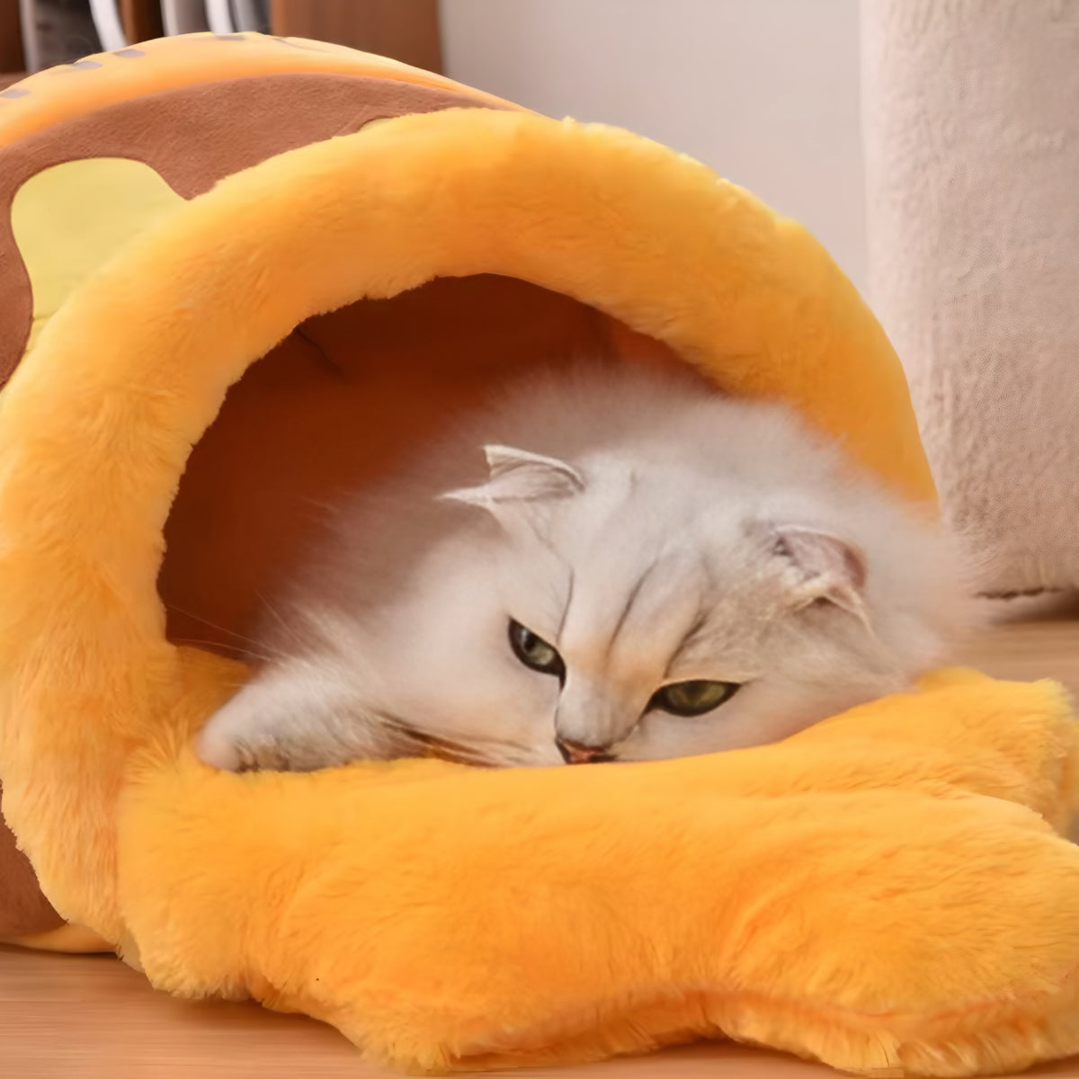 Kuscheliges Katzenbett im Honigtopf-Design